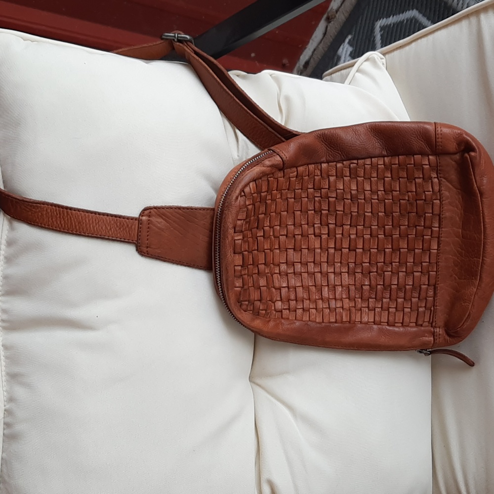 Vilenca Holland Leather Sling Bag